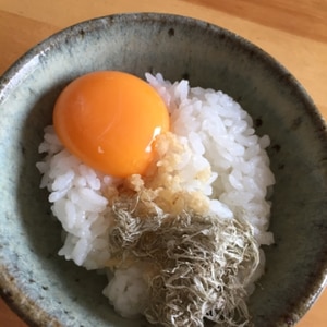 とろろ昆布の卵かけごはん